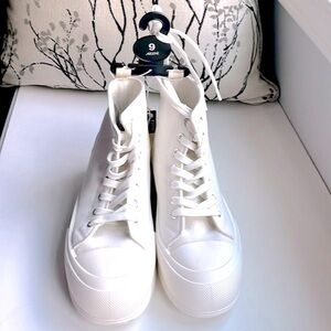 NWT Ardene white canvas high top sneakers with comfort foam insoles Black stripe